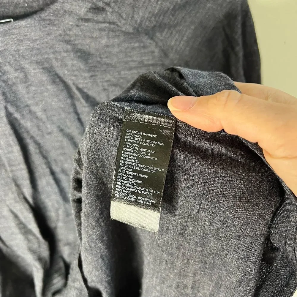 The North Face Men's Charcoal Long Sleeve Wool Baselayer Tee size Small